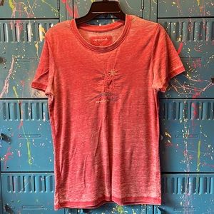 💰🚨CLEARANCE 🚨💰 
Women’s Camp David Tee.  T222